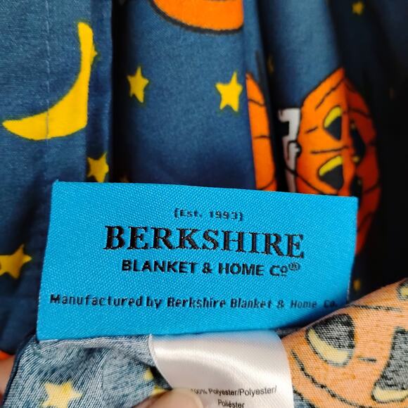 New Peanuts Snoopy Spooky Halloween Queen Sheet Set Pumpkin Navy Blue Stars Moon - Picture 2 of 8